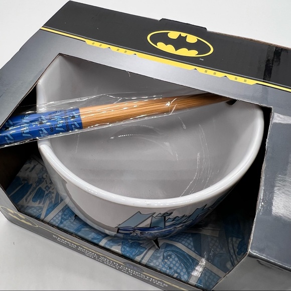 DC Batman Ramen Ceramic Bowl with Chopsticks - Picture 7 of 9
